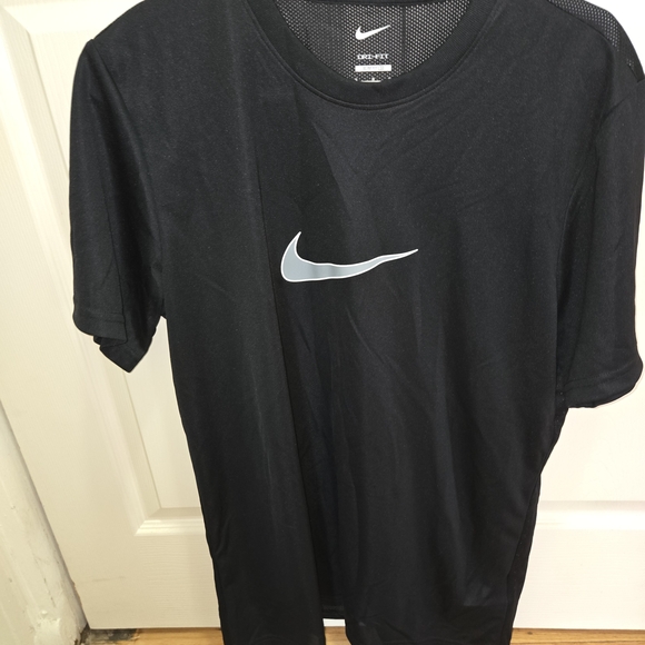 Nike Men's Black T-Shirt - Picture 1 of 3